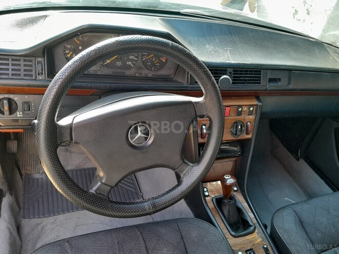 Mercedes E 200 1990, 250,000 km - 2.0 l - Masallı