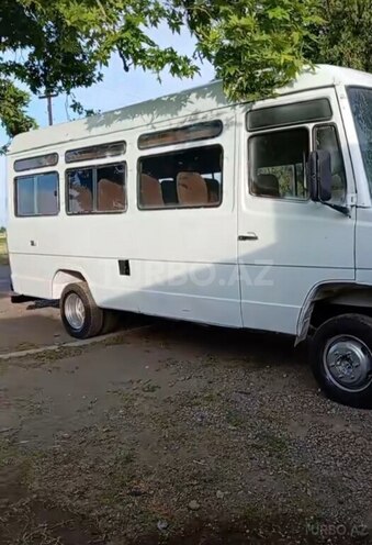 Mercedes 609 D 1993, 333,500 km - 2.3 л - Samux