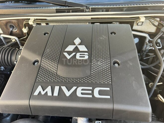 Mitsubishi Pajero 2015, 101,000 km - 3.8 л - Bakı