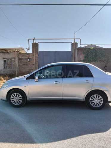Nissan Tiida-11