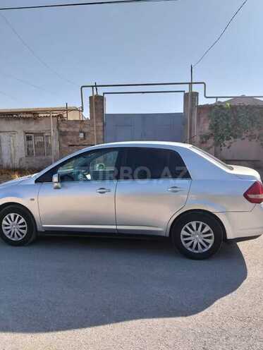 Nissan Tiida-12