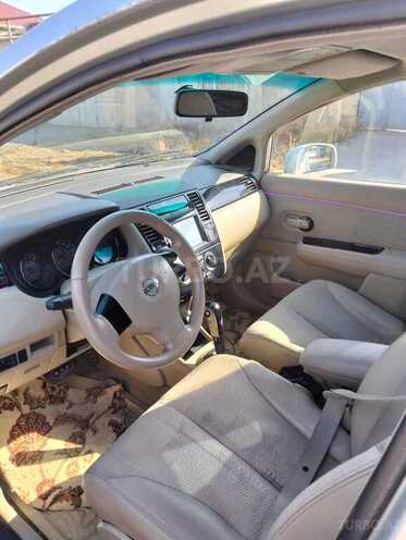 Nissan Tiida-13