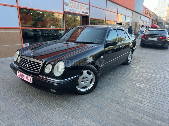 Mercedes E 280-1