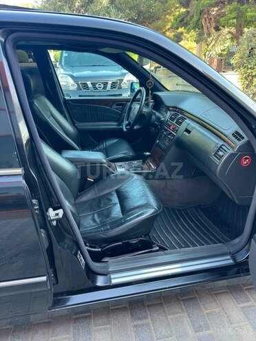 Mercedes E 280-11