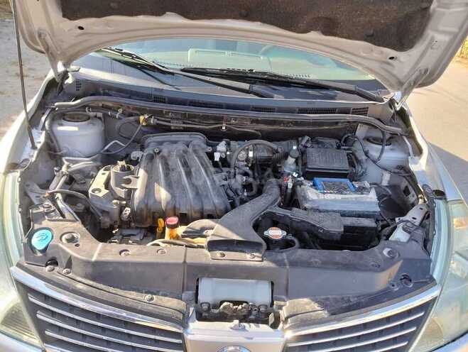 Nissan Tiida-21