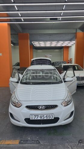 Hyundai Accent-2