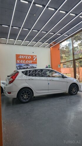 Hyundai Accent-4