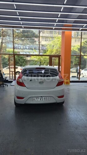 Hyundai Accent-7