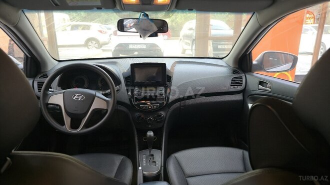Hyundai Accent-9