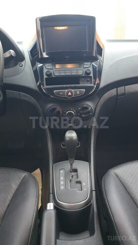 Hyundai Accent-8