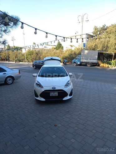 Toyota Aqua-2