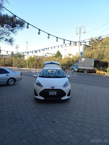 Toyota Aqua-1