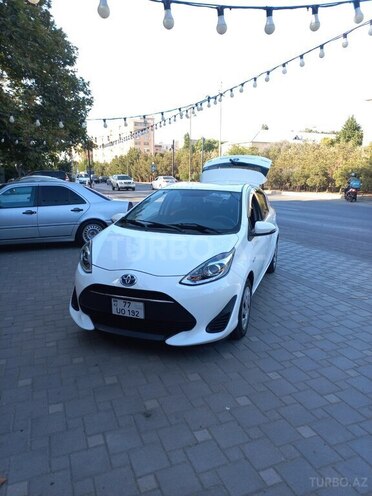 Toyota Aqua-3