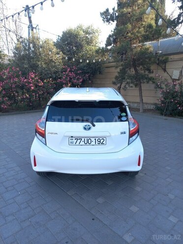 Toyota Aqua-4