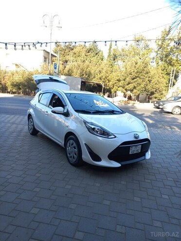 Toyota Aqua-7