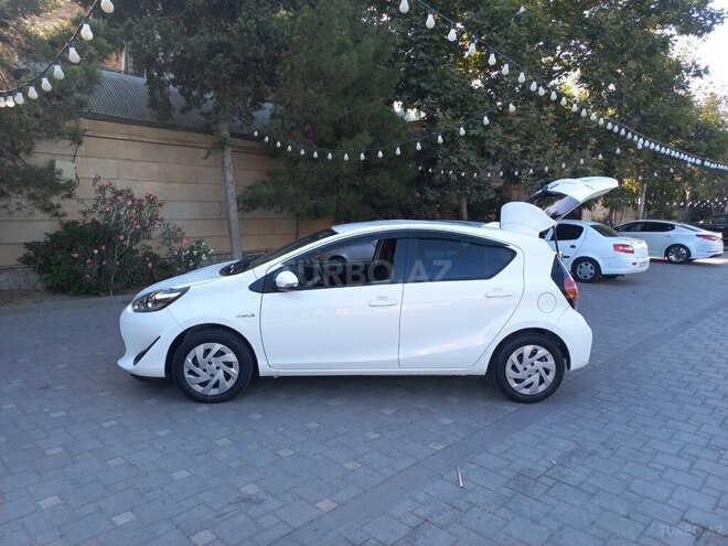 Toyota Aqua-9