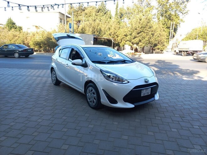 Toyota Aqua-8