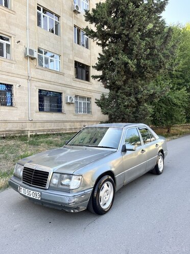 Mercedes E 250 1993, 321,456 km - 2.5 l - Qazax