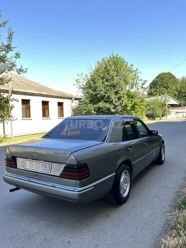 Mercedes E 250 1993, 321,456 km - 2.5 l - Qazax