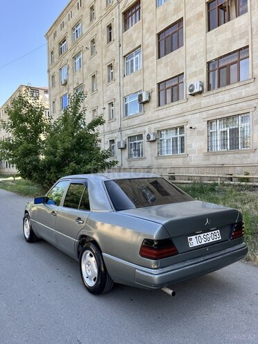 Mercedes E 250 1993, 321,456 km - 2.5 l - Qazax