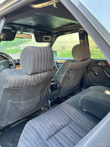Mercedes E 250 1993, 321,456 km - 2.5 l - Qazax