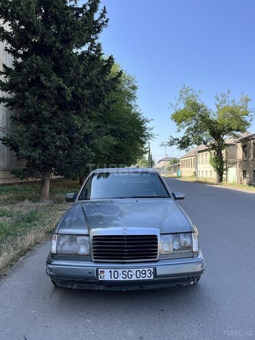 Mercedes E 250 1993, 321,456 km - 2.5 l - Qazax