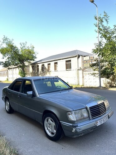 Mercedes E 250 1993, 321,456 km - 2.5 l - Qazax