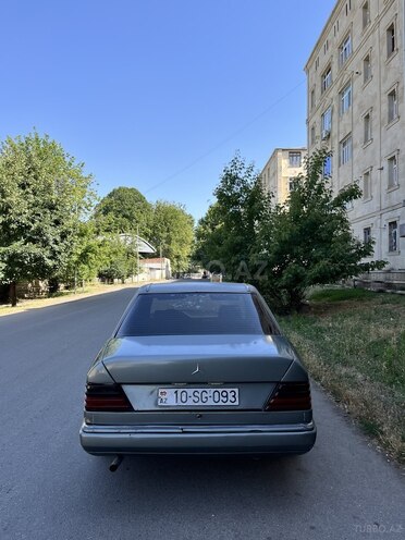 Mercedes E 250 1993, 321,456 km - 2.5 l - Qazax