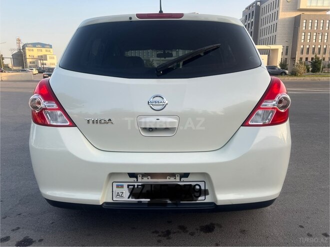Nissan Tiida-5
