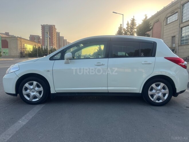 Nissan Tiida-8