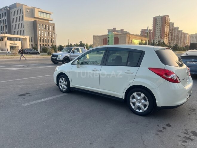 Nissan Tiida-10