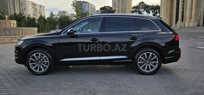 Audi Q7-4