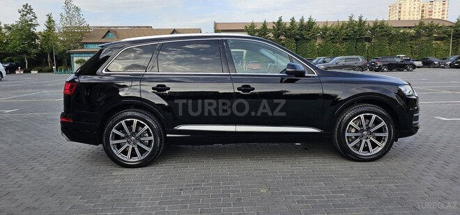 Audi Q7-8