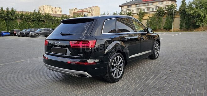 Audi Q7-7