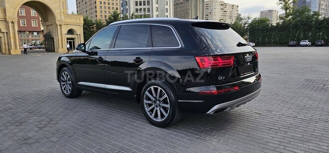 Audi Q7-5