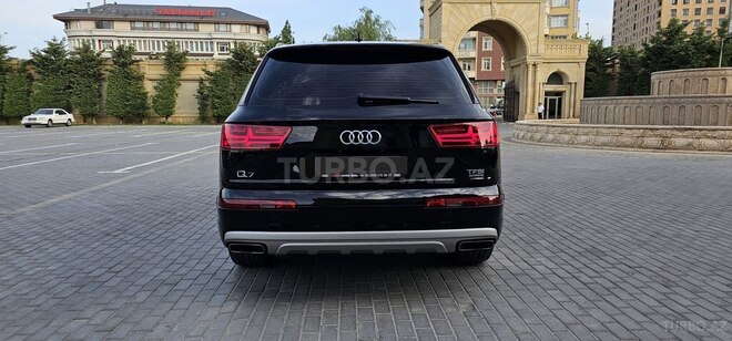 Audi Q7-6