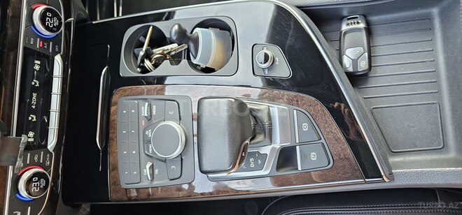 Audi Q7-12