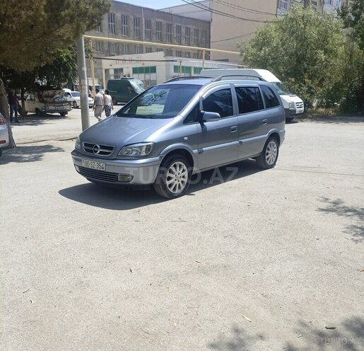 Opel Zafira-4