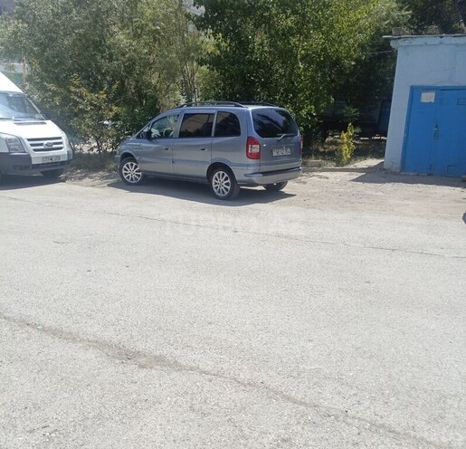 Opel Zafira-2