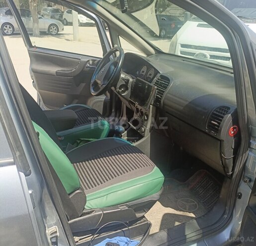 Opel Zafira-10