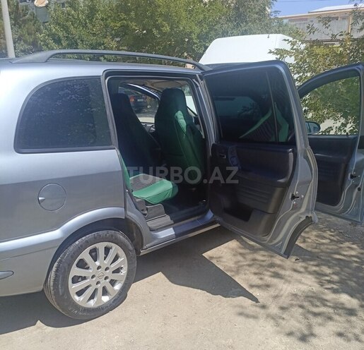 Opel Zafira-8