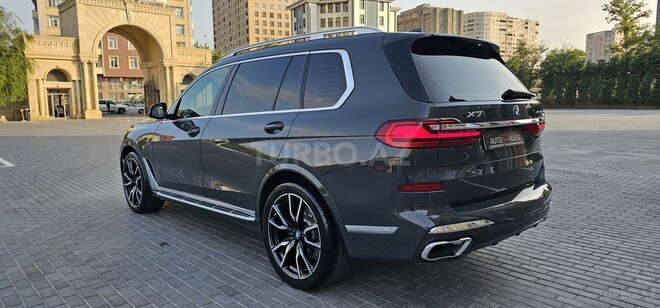 BMW X7-8