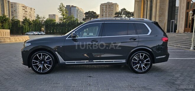 BMW X7-7