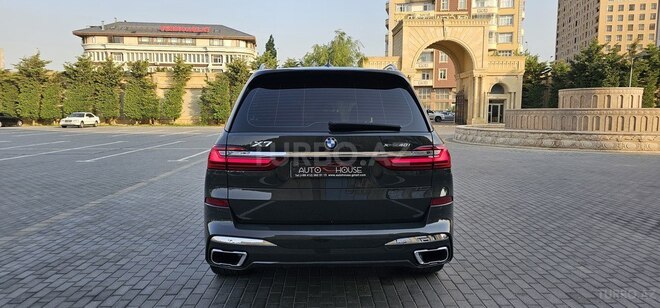 BMW X7-9