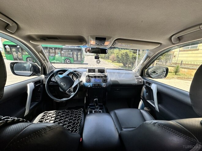 Toyota Land Cruiser Prado-11