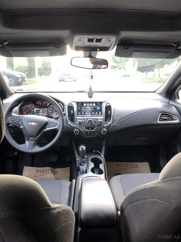 Chevrolet Cruze-12