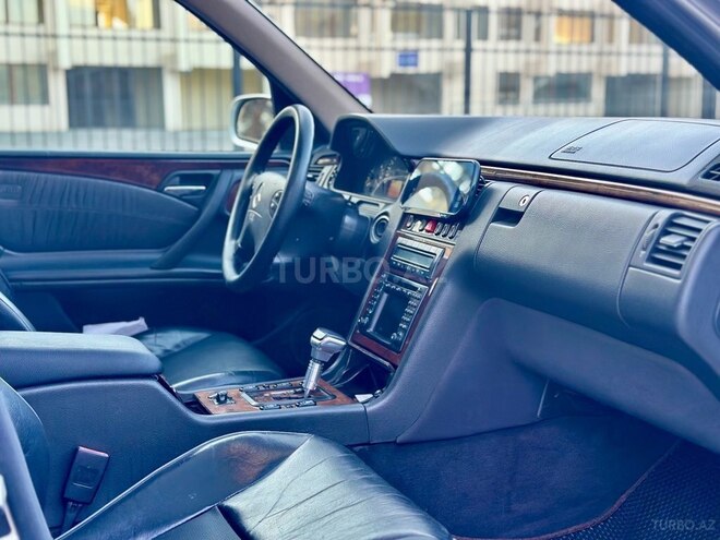 Mercedes E 240 1997, 254,518 km - 2.4 l - Sumqayıt