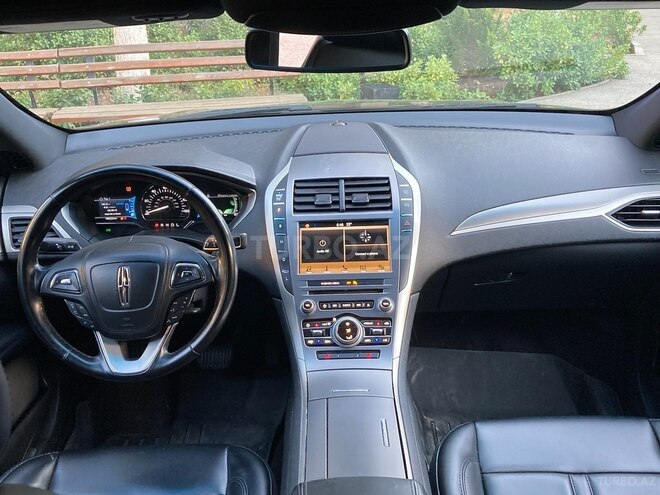 Lincoln MKZ-4