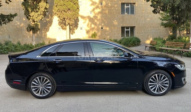 Lincoln MKZ-9