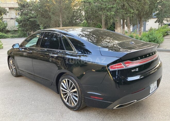 Lincoln MKZ-11